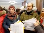 «Роспотребнадзор опозорился на весь мир»: в Москве около сотни активистов потребовали объяснений от Поповой